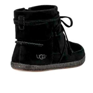 UGG REID MOCCASIN size 9